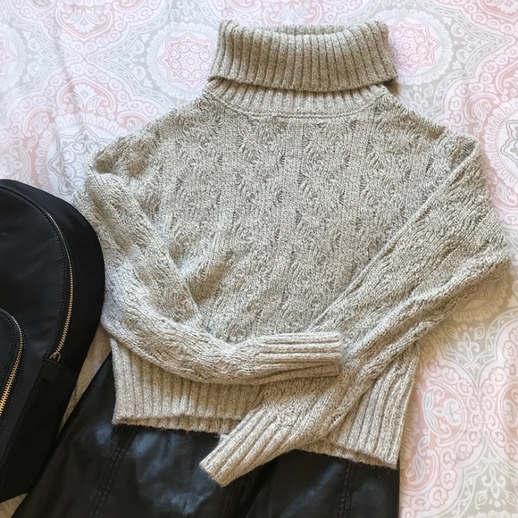 CABLE KNIT CROP SWEATER😍 - Picture 2 of 6